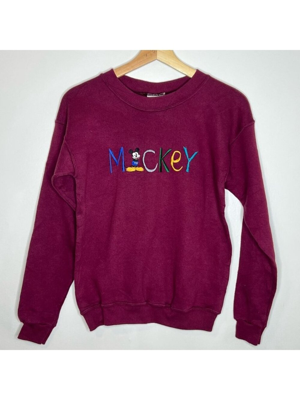 Vintage Mickey & co embroidered mickey mouse sweatshirt crewneck sweater L